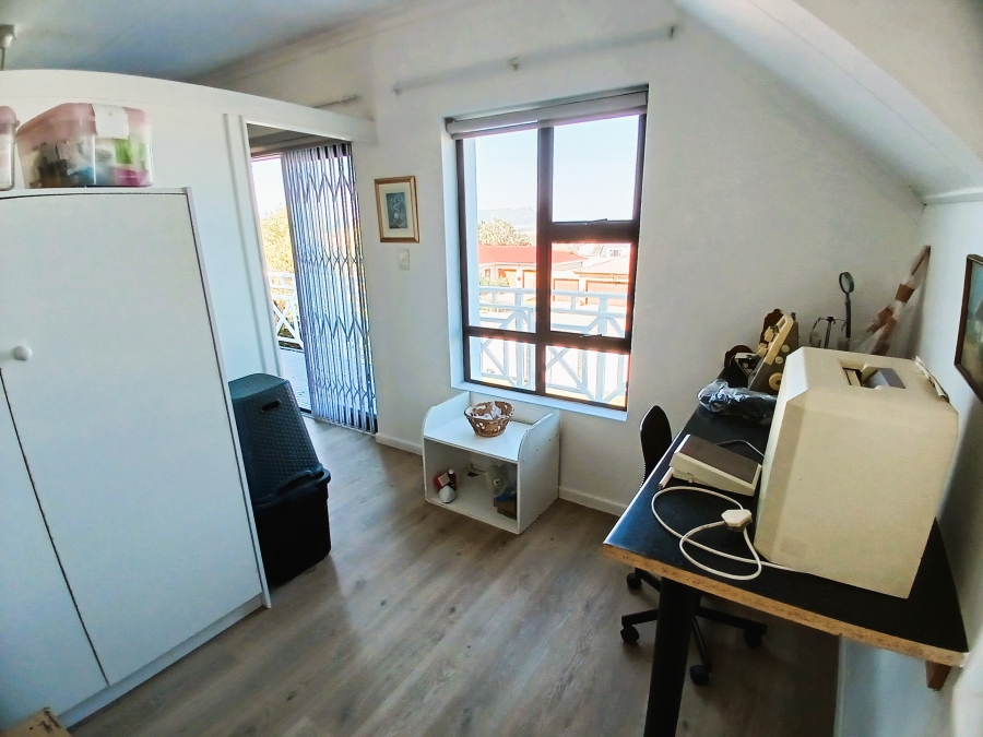 3 Bedroom Property for Sale in Heuningkloof Western Cape